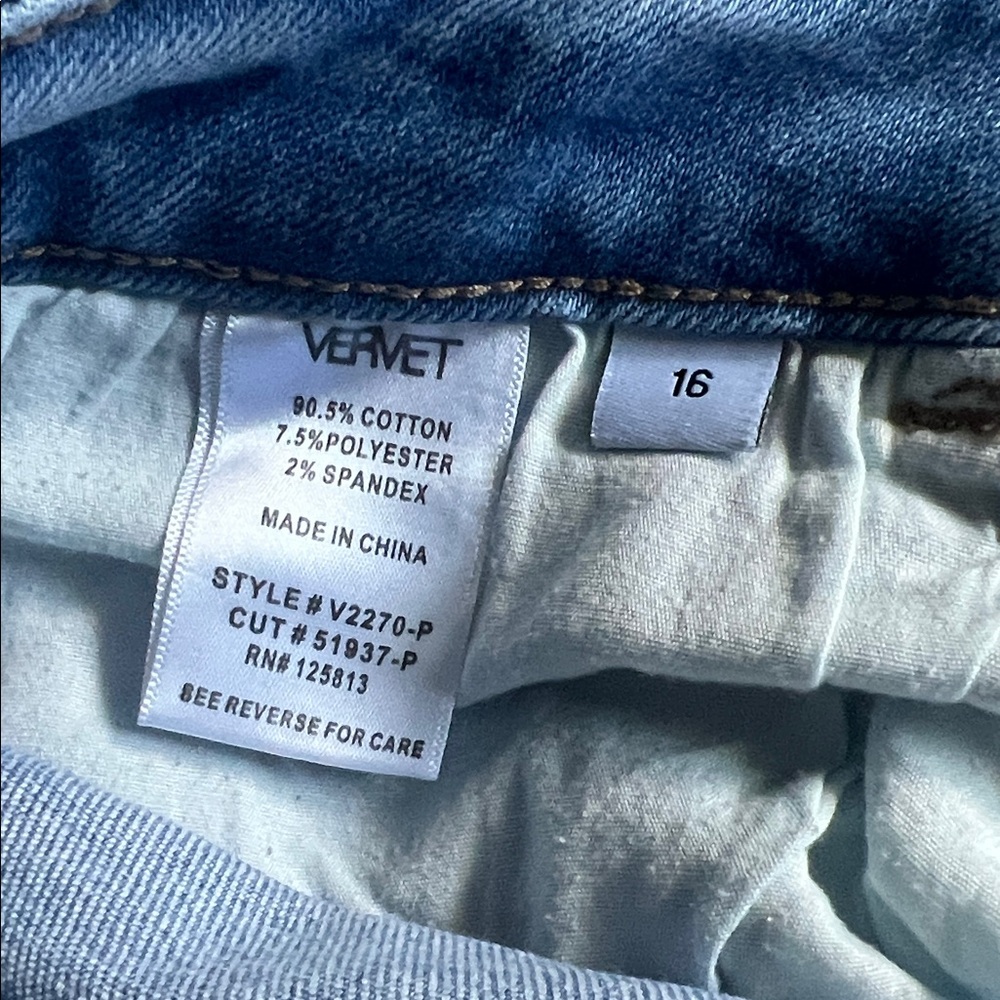Distressed Jeans - Picture 4 of 6